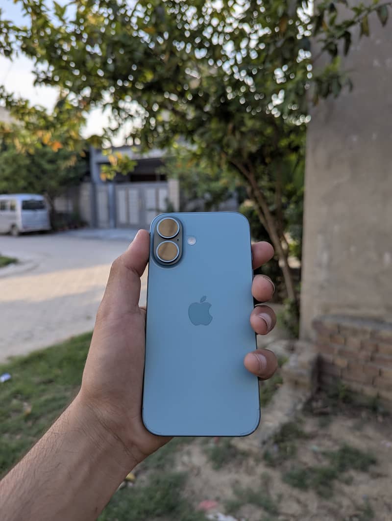 Apple iPhone 16 1