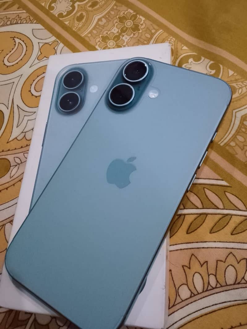 Apple iPhone 16 6