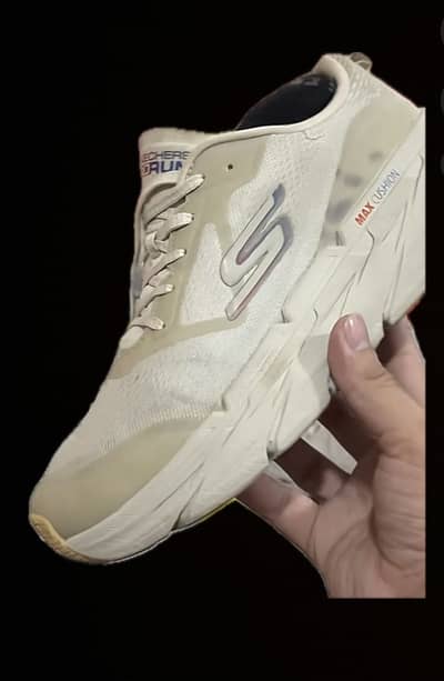 Thirft shoes available responsible price only 1300