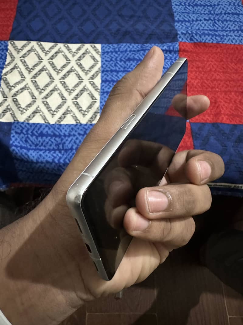 Google Pixel 7 4