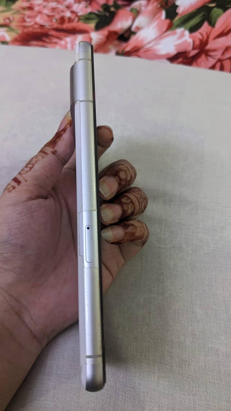 Google Pixel 7 4