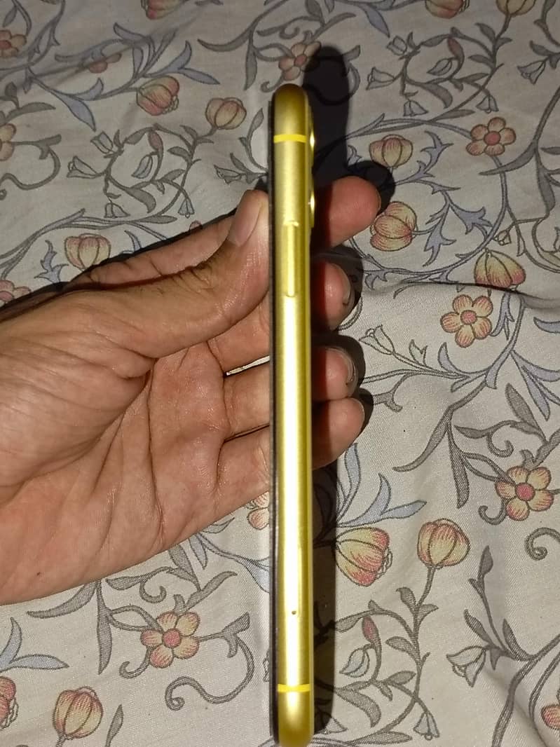 Apple iPhone 11 3
