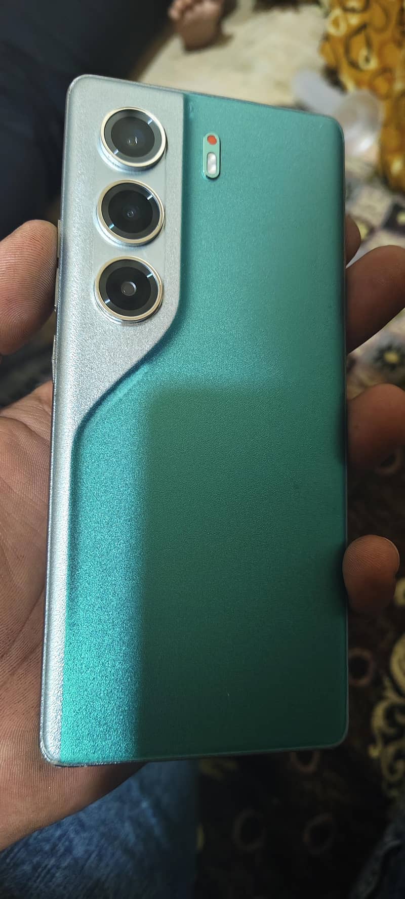 Tecno CAMON 40 Pro 4