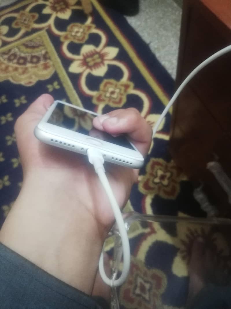 Apple iPhone 7 3