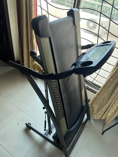 Treadmill machine 10/10 condition