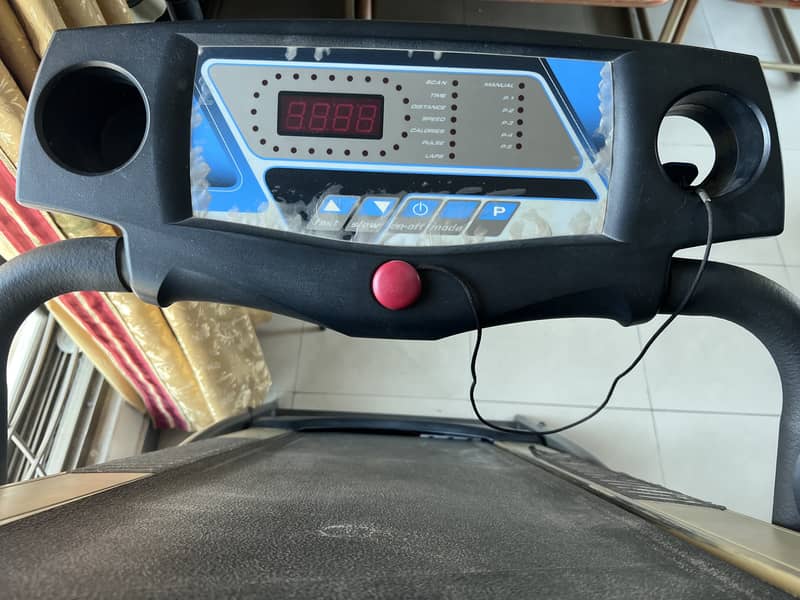 Treadmill machine Automatic 10/10 condition 1