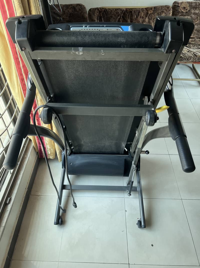 Treadmill machine Automatic 10/10 condition 3