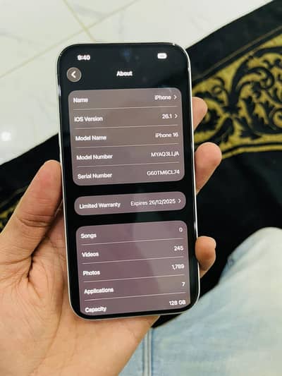 Apple iPhone 16