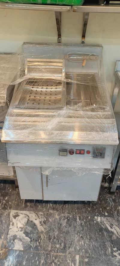 deep fryer/ pizza oven/ conveyor/ dough mixer/ hot plate working table