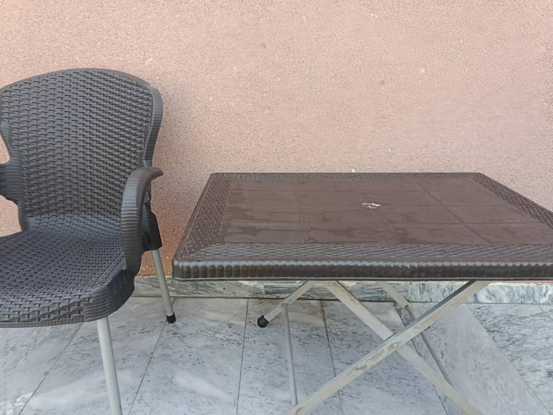 4 Chairs + Table 1