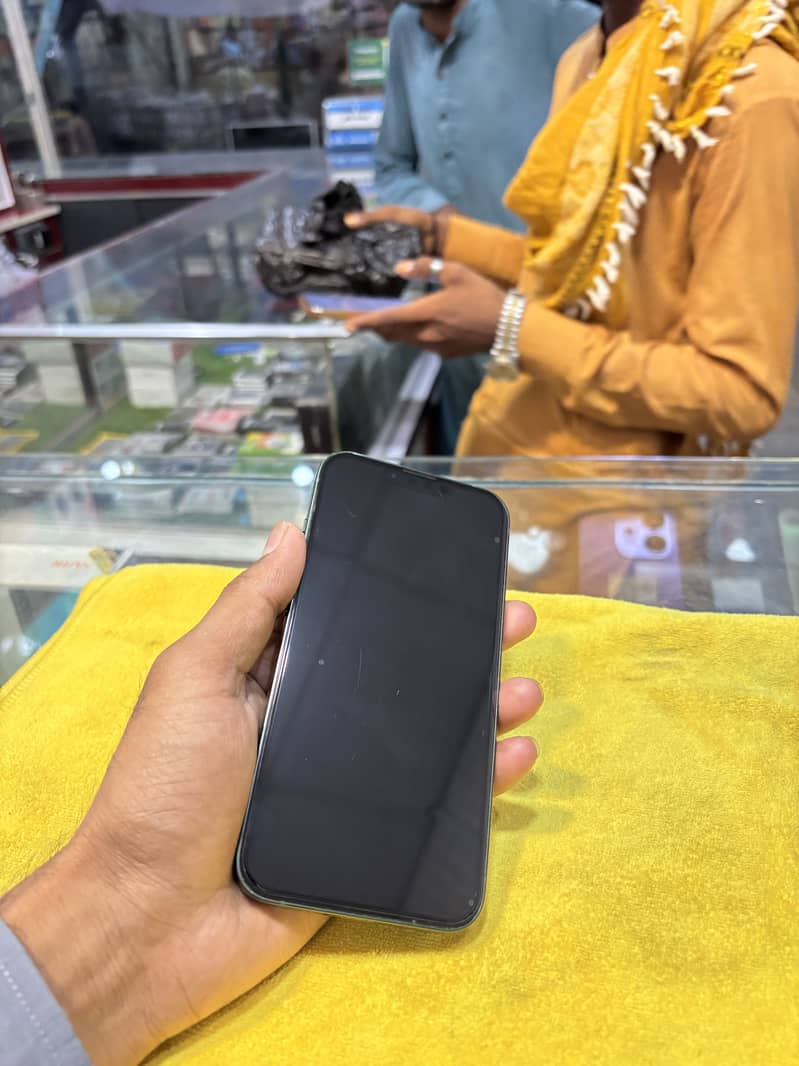 Apple iPhone 13 0