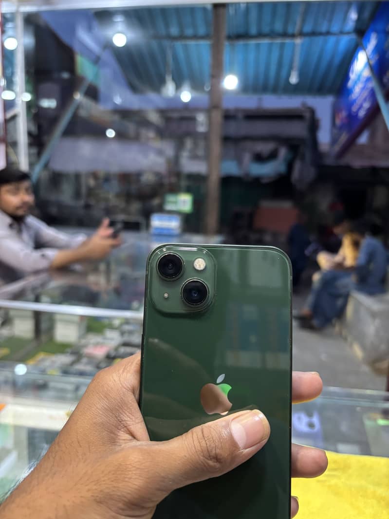 Apple iPhone 13 4