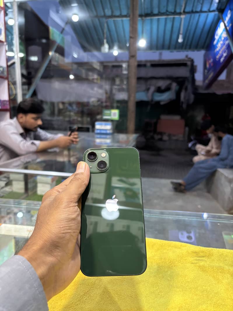 Apple iPhone 13 5