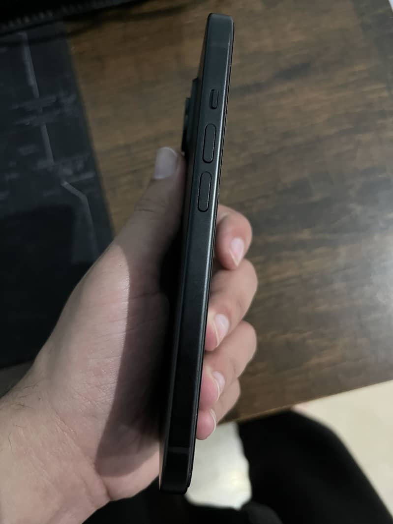 Apple iPhone 15 4