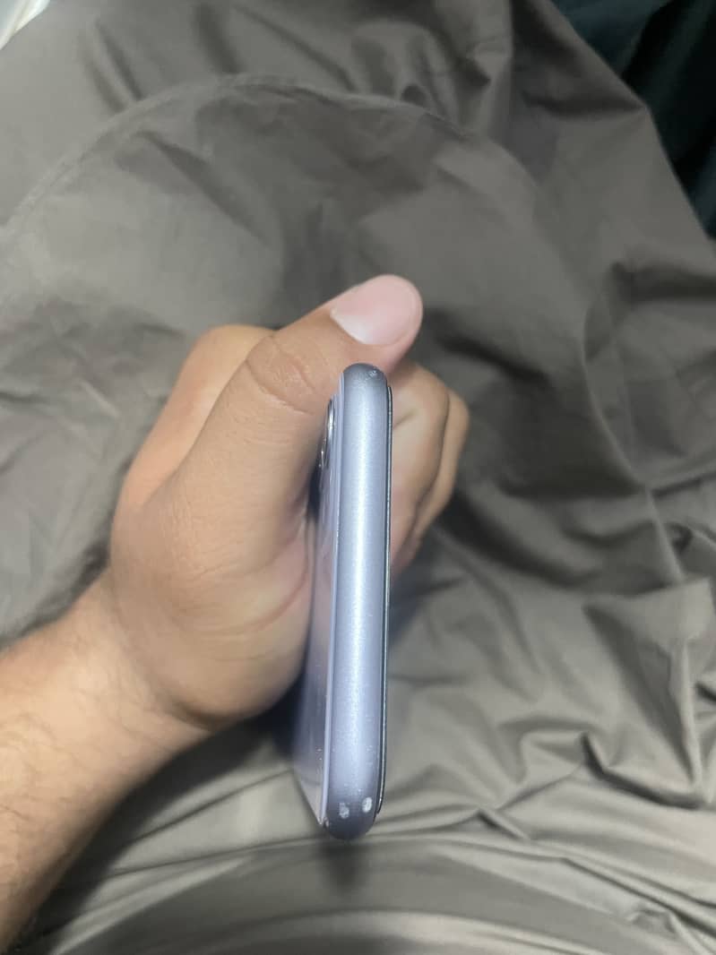 Apple iPhone 11 3