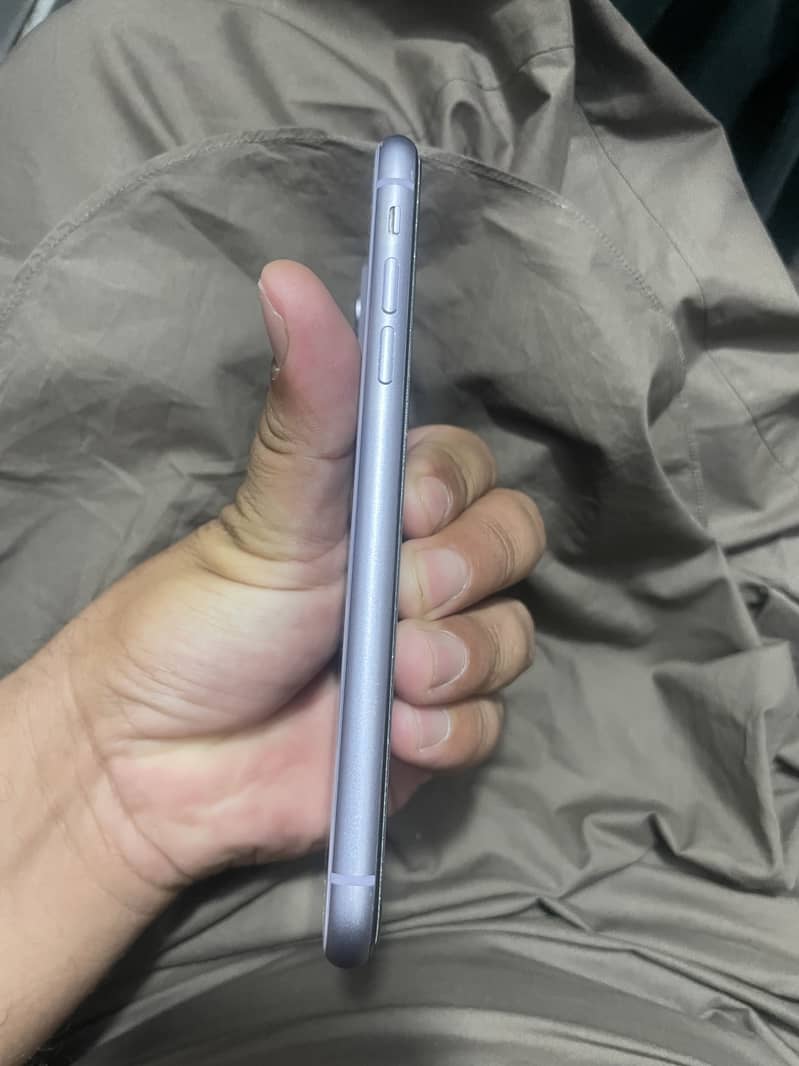 Apple iPhone 11 4