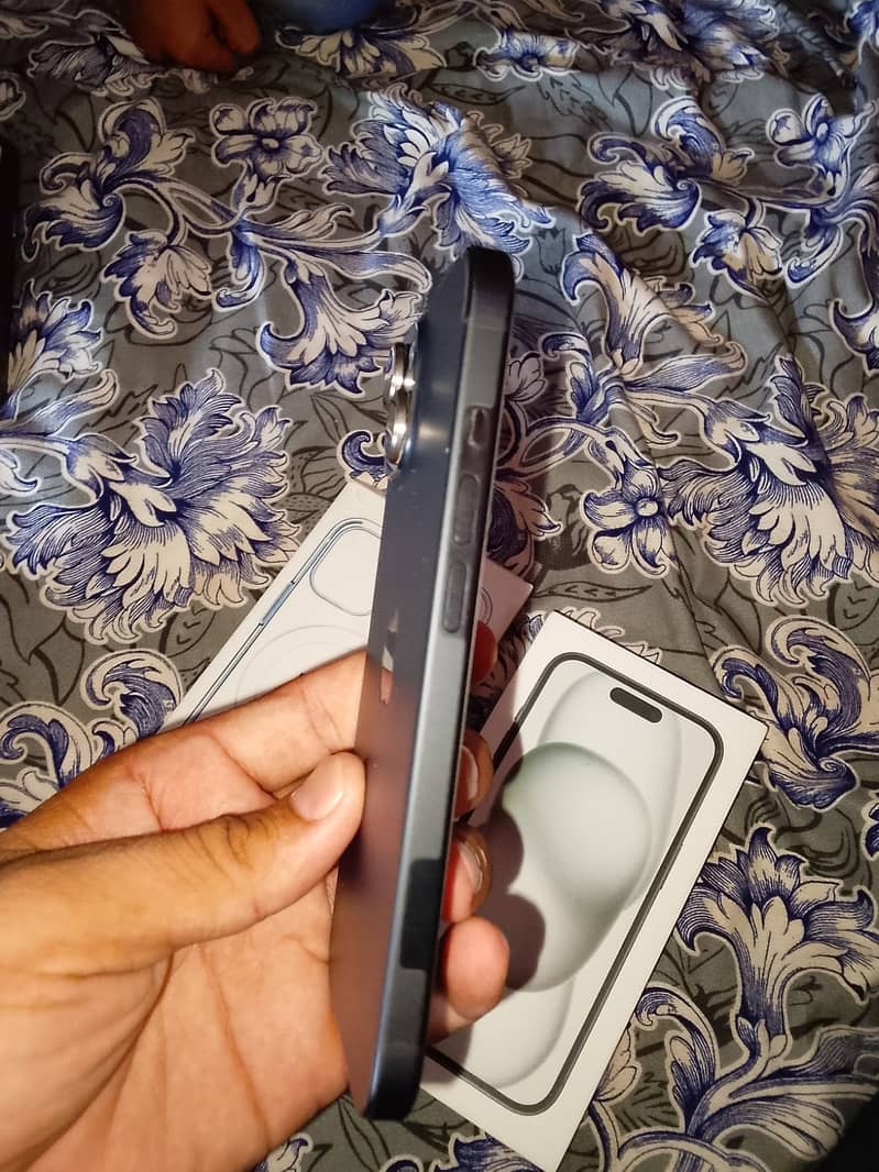 Apple iPhone 15 2