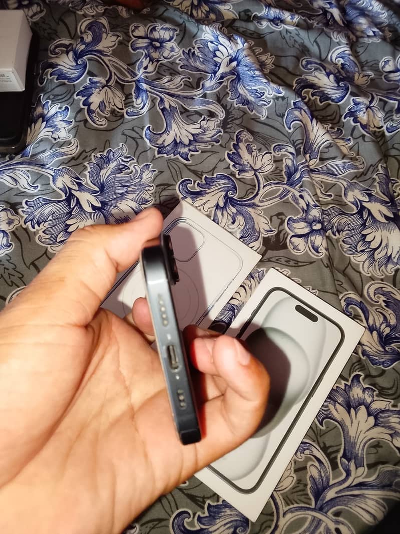 Apple iPhone 15 3