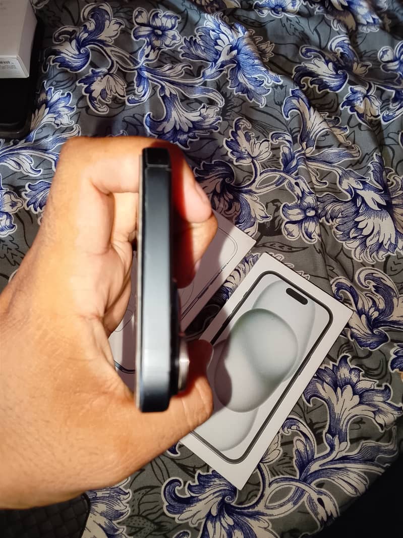 Apple iPhone 15 4