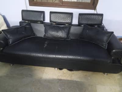 sofa for sell price negotiable