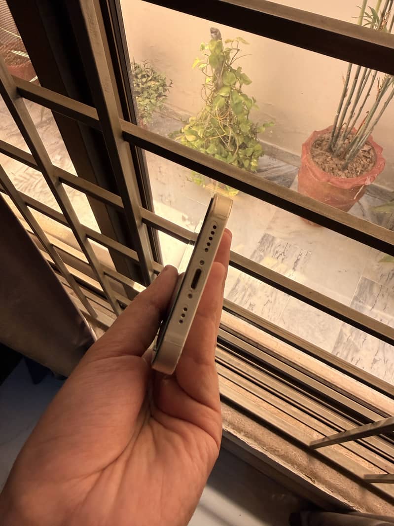 Apple iPhone 13 3