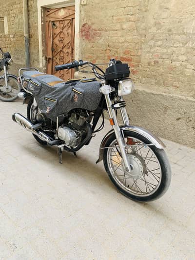 Honda cg125 model 2022 codition10by9 phone num 03481200668