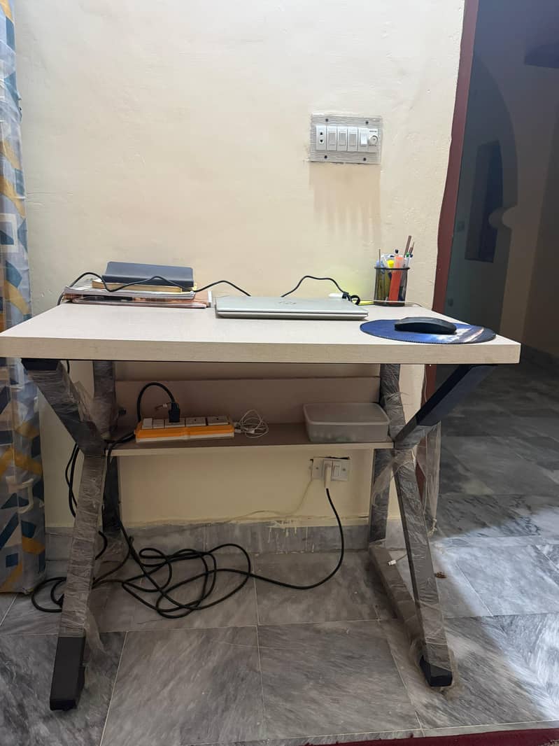 study table 0