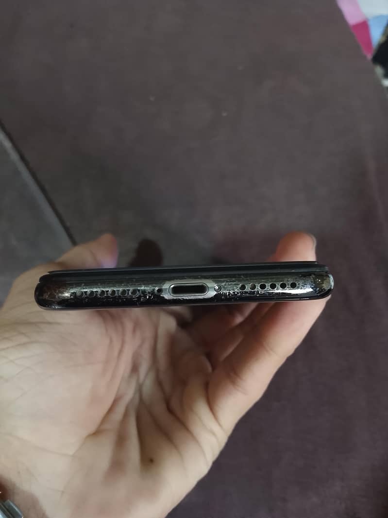 Apple iPhone X 3