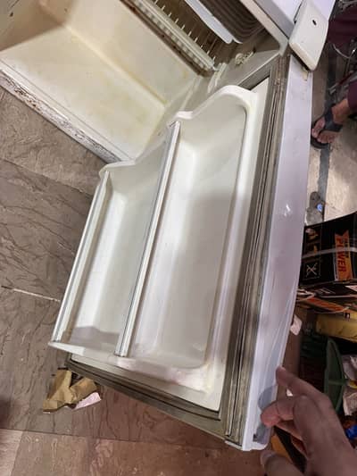 MINI FRIDGE / REFRIGERATOR