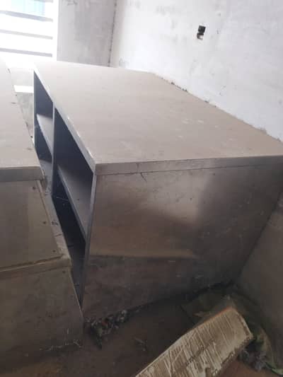 Fayer hot cast and table