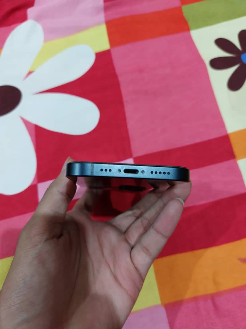 Apple iPhone 13 2