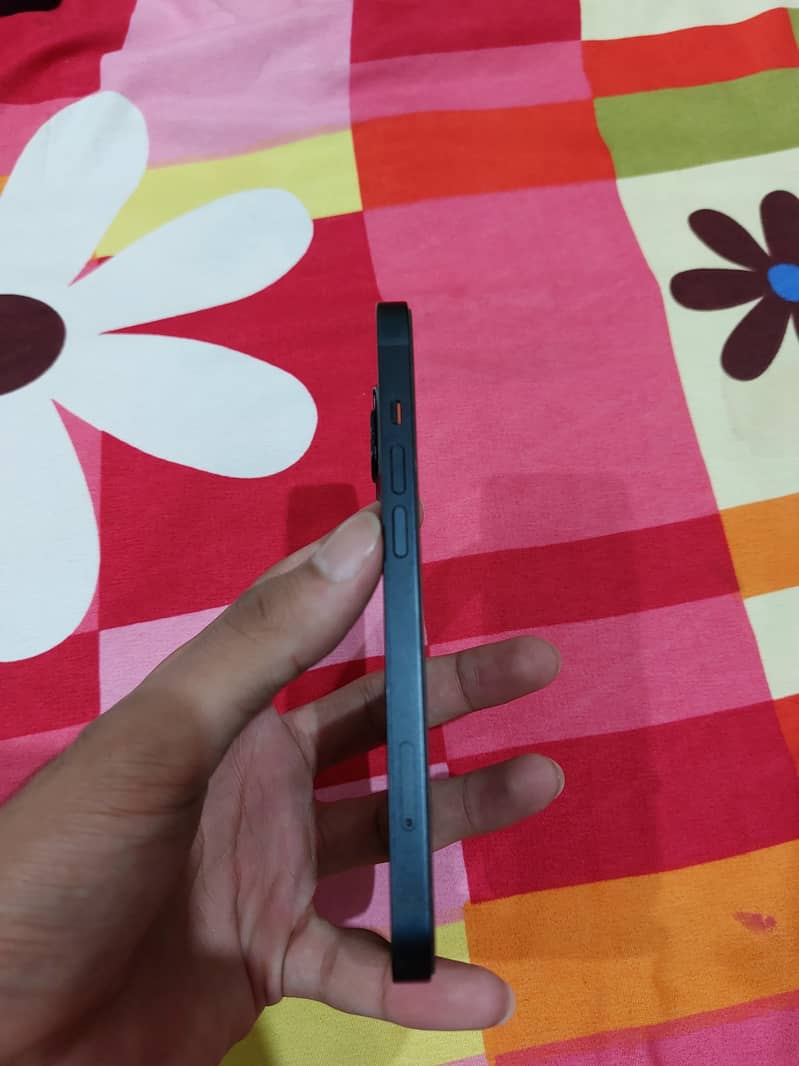 Apple iPhone 13 5