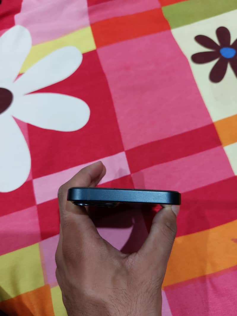 Apple iPhone 13 9