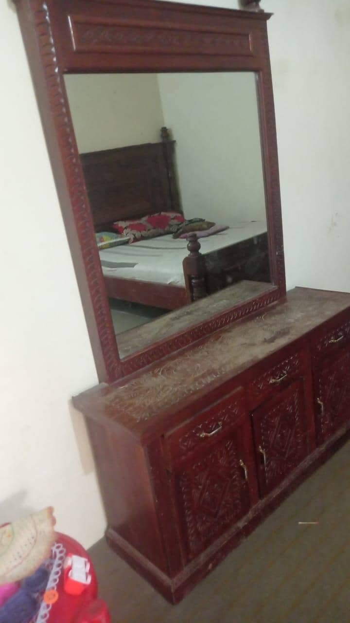 لکڑی کا بیڈ سیٹ بمعہ ڈریسنگ – اچھی حالت میں 1