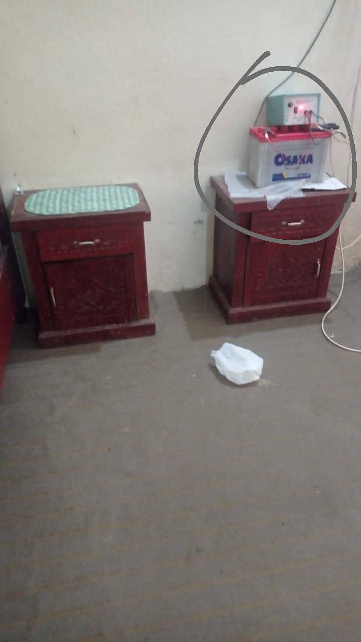 لکڑی کا بیڈ سیٹ بمعہ ڈریسنگ – اچھی حالت میں 2