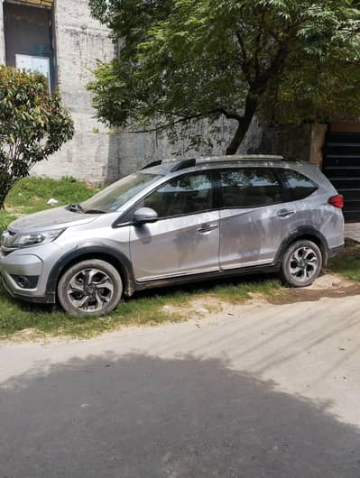 HONDA BRV AVAILABLE FOR DAILY RENT WITH DRIVER