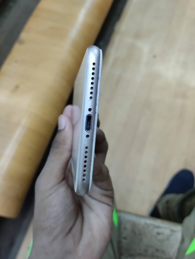 Apple iPhone 8 Plus 3