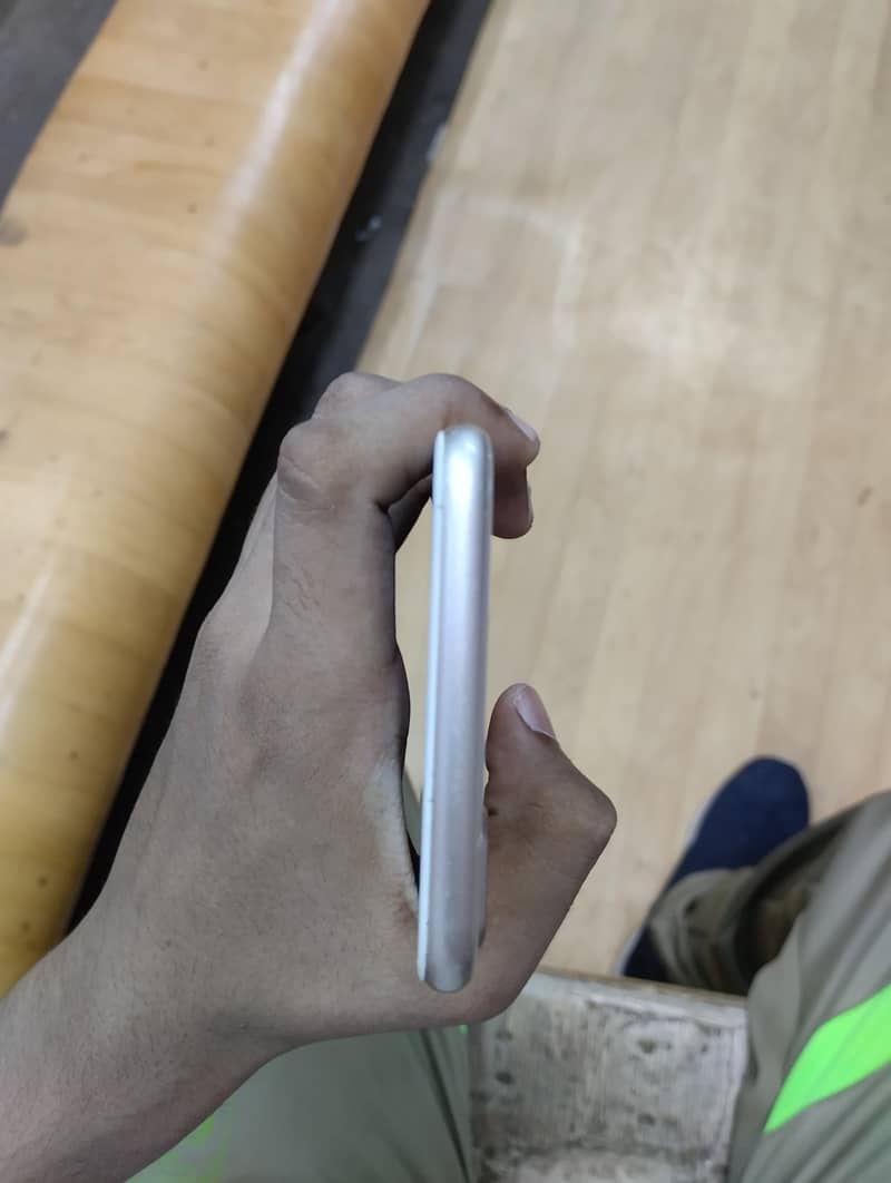 Apple iPhone 8 Plus 4