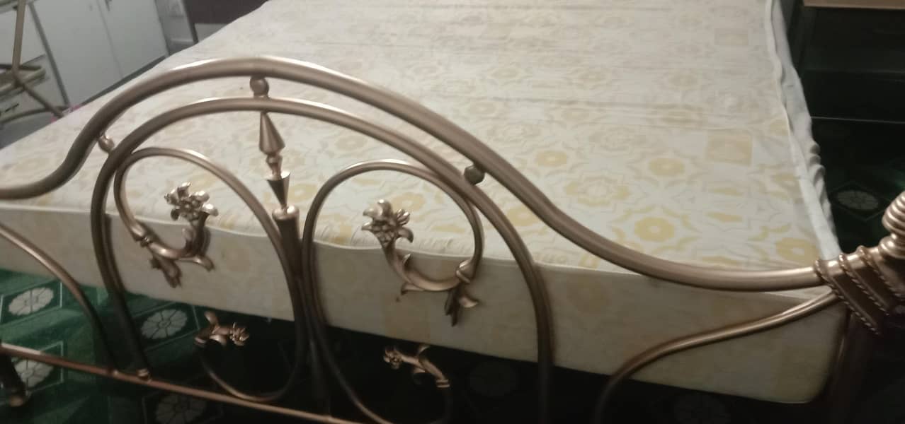 king bed 8
