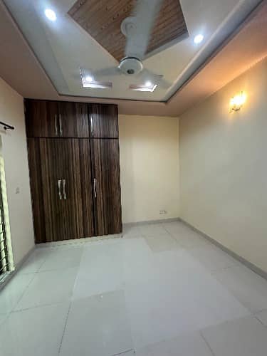 ONE KANAL FIRST FLOOR INDEPENDENT CORNER HOUSE AVAILABLE FOR RENT