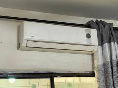 Gree 1-ton split AC good condition. indoor and outdoor unit. both