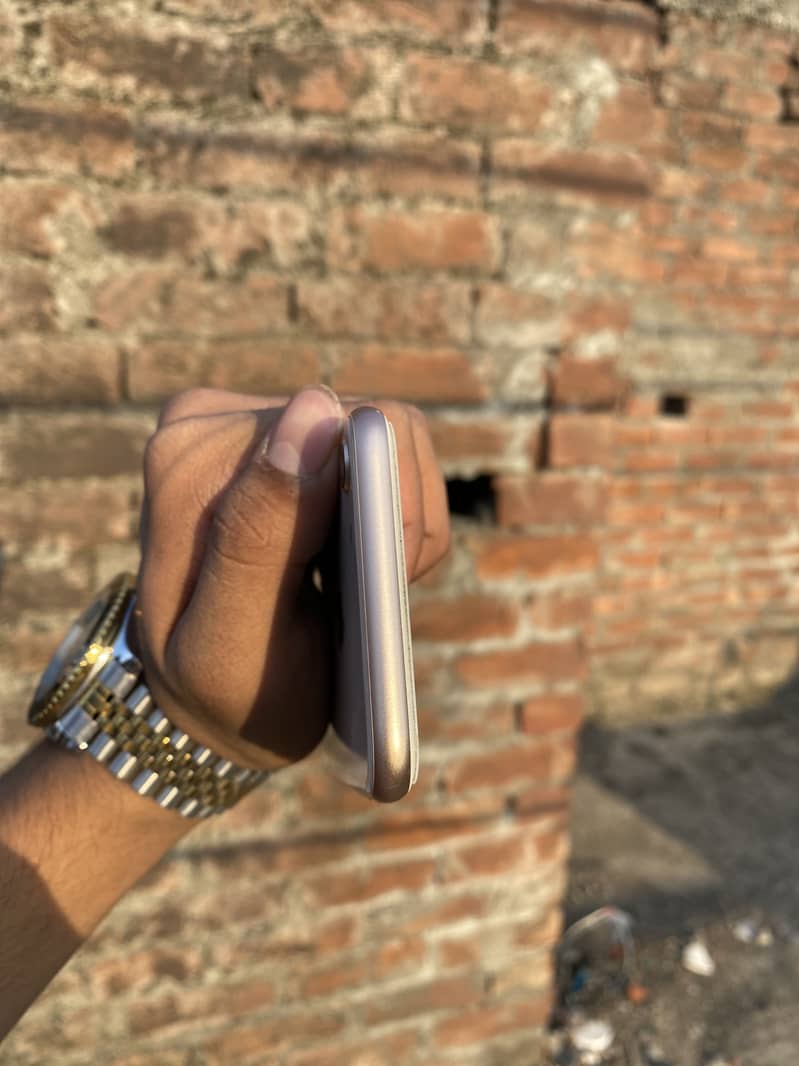 Apple iPhone 8 4