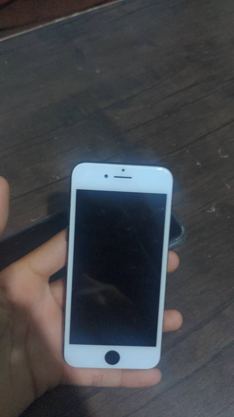 Apple iPhone 7 0