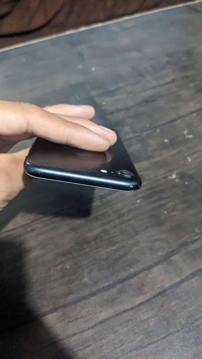 Apple iPhone 7 2