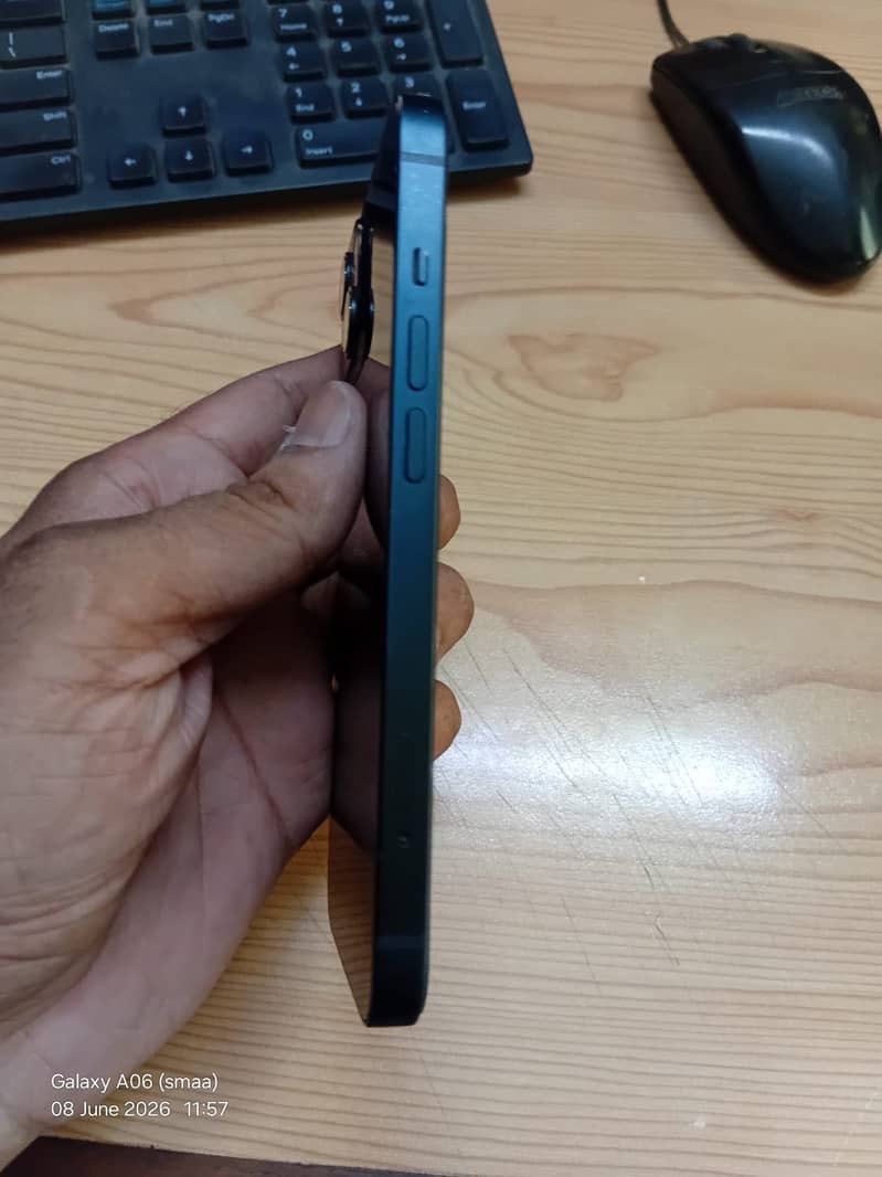 Apple iPhone 13 2