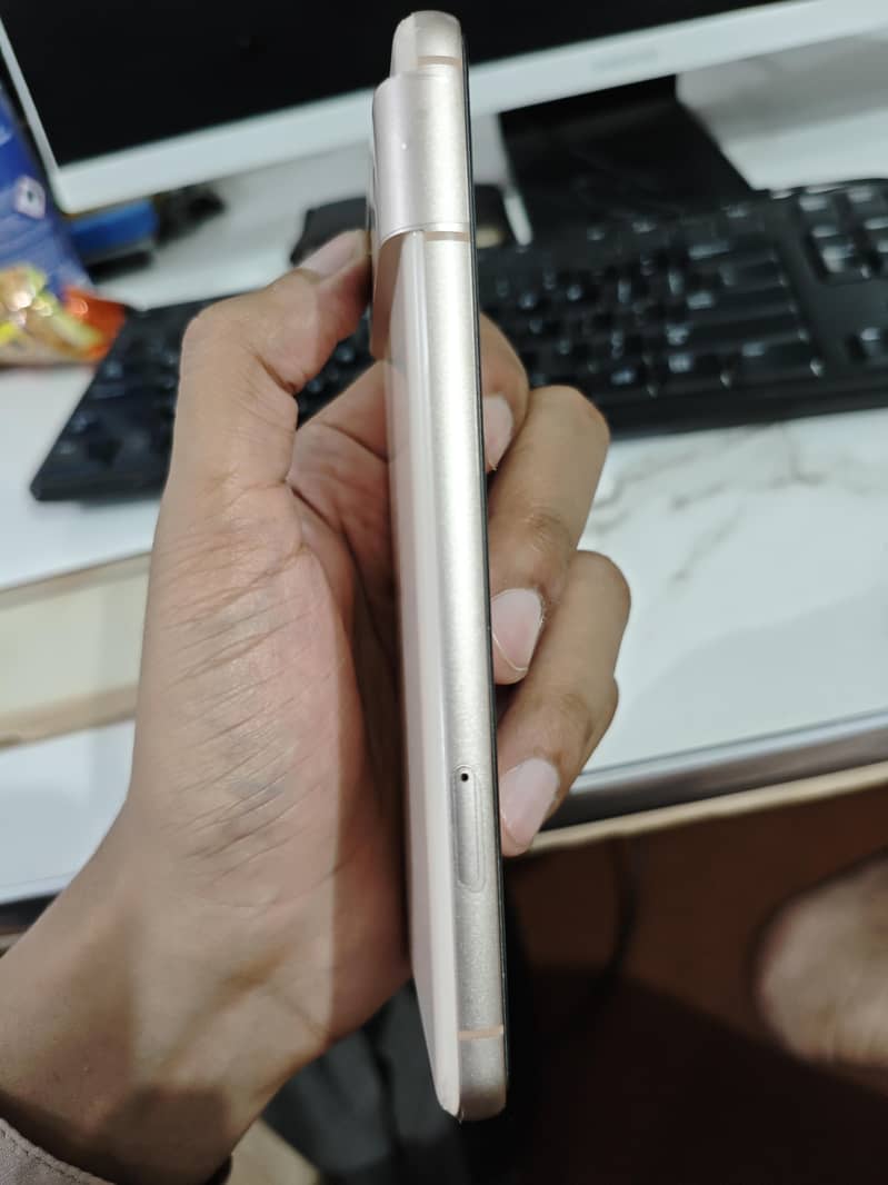 Google Pixel 8 4