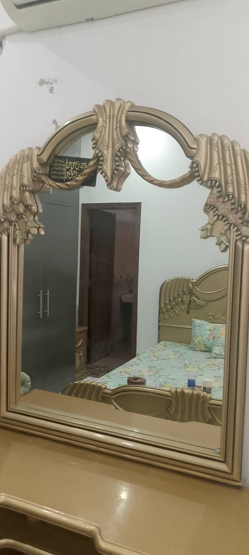 Dressing table 0