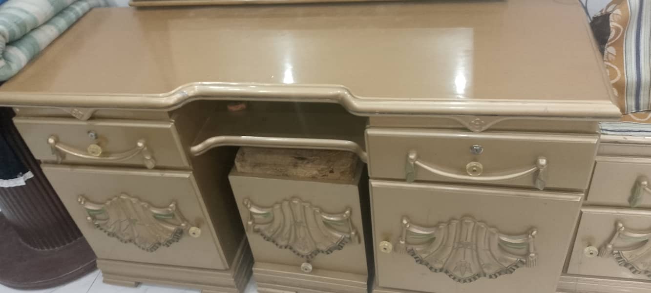 Dressing table 1