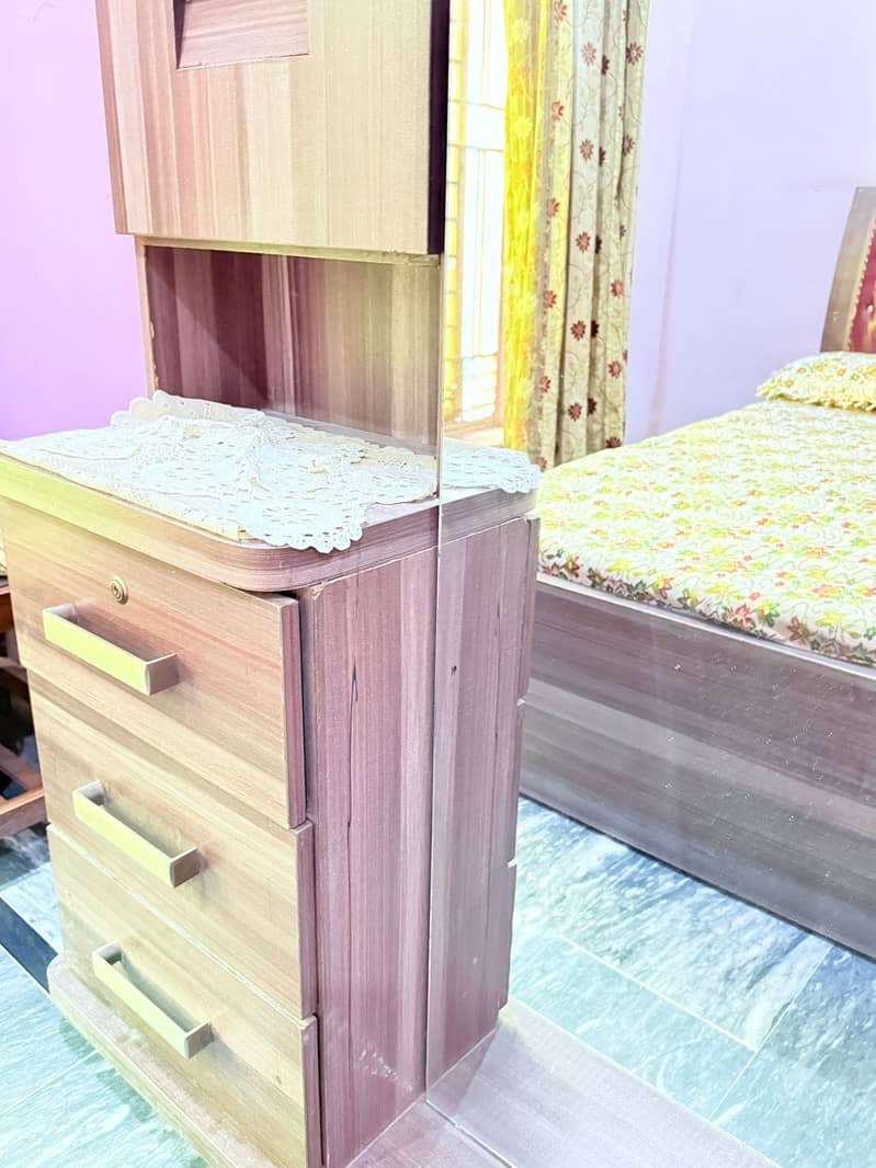 Bedset with dressing table 3