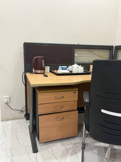 Workstation table